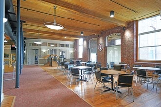 670 N Commercial St, Manchester, NH for lease Interior Photo- Image 2 of 5