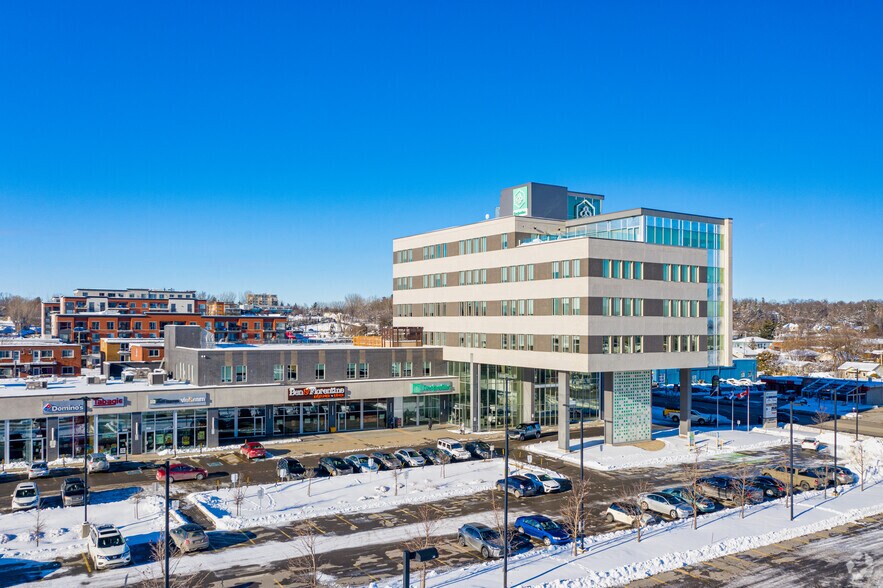 201-217 Boul du Curé-Labelle, Sainte-Thérèse, QC à louer - Photo du bâtiment - Image 3 de 11