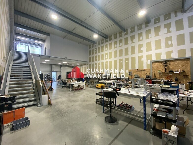 330 Rue De L'Hers, Escalquens for lease - Interior Photo - Image 3 of 4