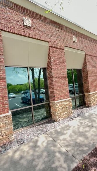 4245 Johns Creek Pky, Suwanee, GA à vendre - Vidéo sur l’inscription commerciale - Image 2 de 26