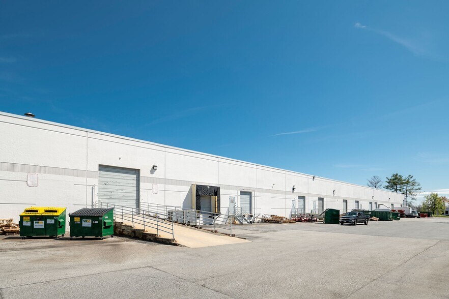 12240 Indian Creek Ct, Beltsville, MD à louer - Photo du bâtiment - Image 3 de 6