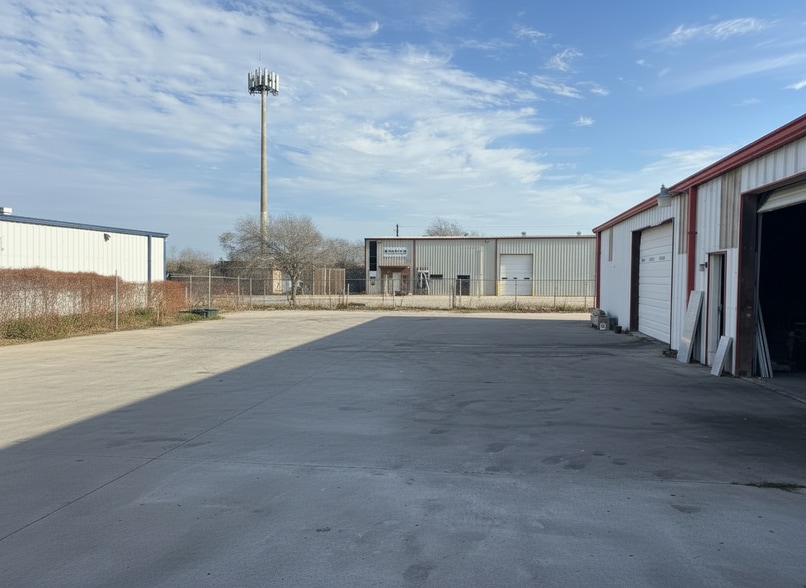 3609 Wow Rd, Corpus Christi, TX for lease - Building Photo - Image 2 of 9