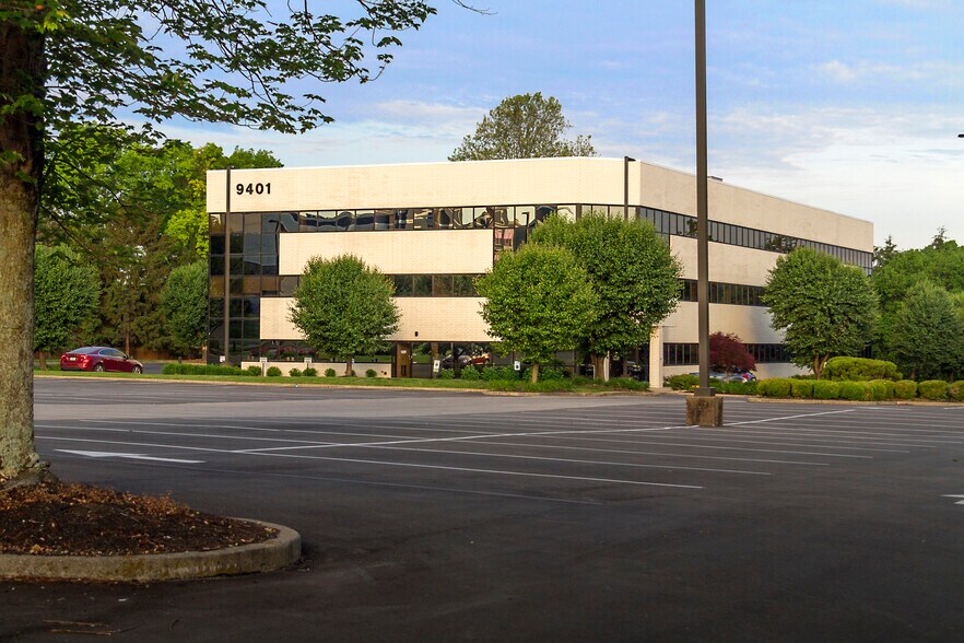 9401 Williamsburg Plaza, Louisville, KY à louer - Photo du bâtiment - Image 2 de 2