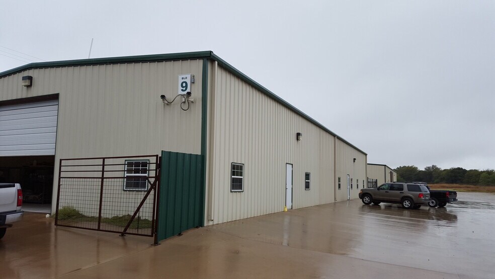 2141 Collins Rd, Denton, TX à louer - Photo du bâtiment - Image 2 de 3