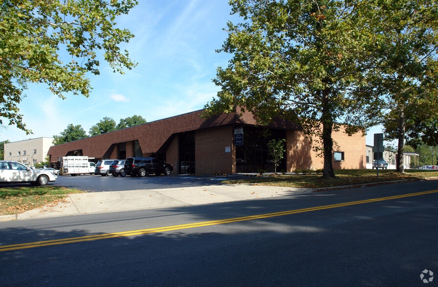 1050 First St, Rockville, MD for lease - Primary Photo - Image 1 of 2