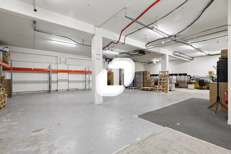 Flex in Nanterre for sale - Interior Photo - Image 1 of 9
