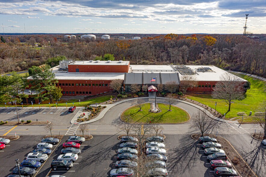 95 Amaral St, Riverside, RI à vendre - Photo du bâtiment - Image 2 de 21