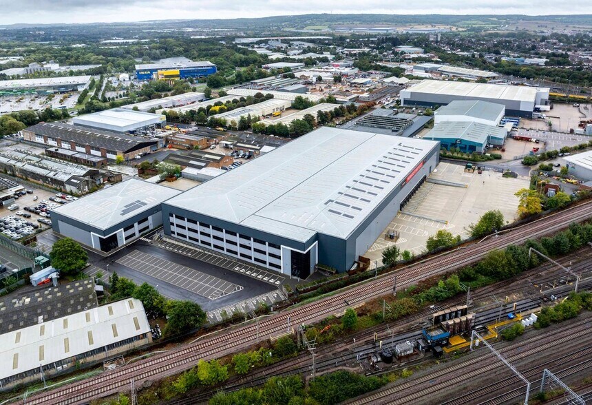 M140 Third Av, Milton Keynes à vendre - Photo du bâtiment - Image 2 de 7