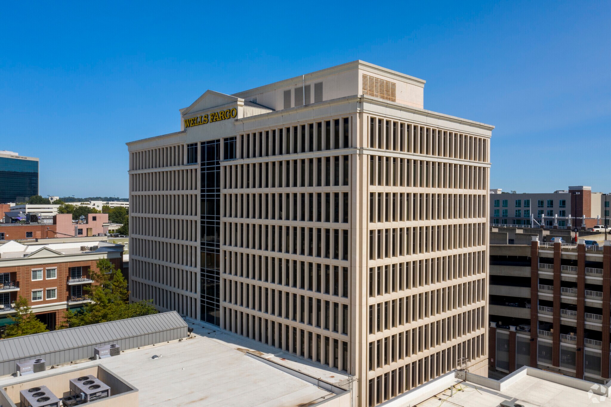 15 S Main St, Greenville, SC à louer Photo du bâtiment- Image 1 de 12