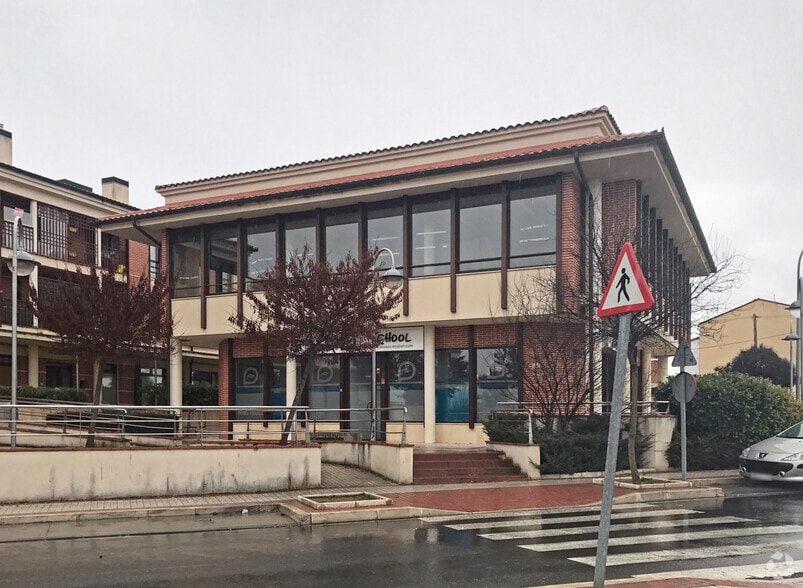 Camino de los Escobares, 48, La Lastrilla, Segovia for lease - Building Photo - Image 2 of 4