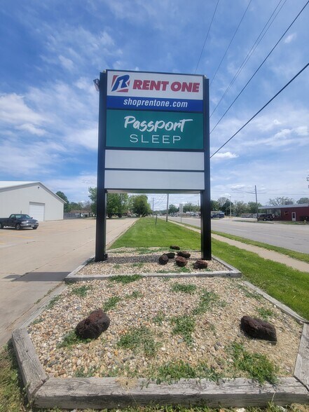 910 Woodlawn Rd, Lincoln, IL à louer - Photo du bâtiment - Image 3 de 5