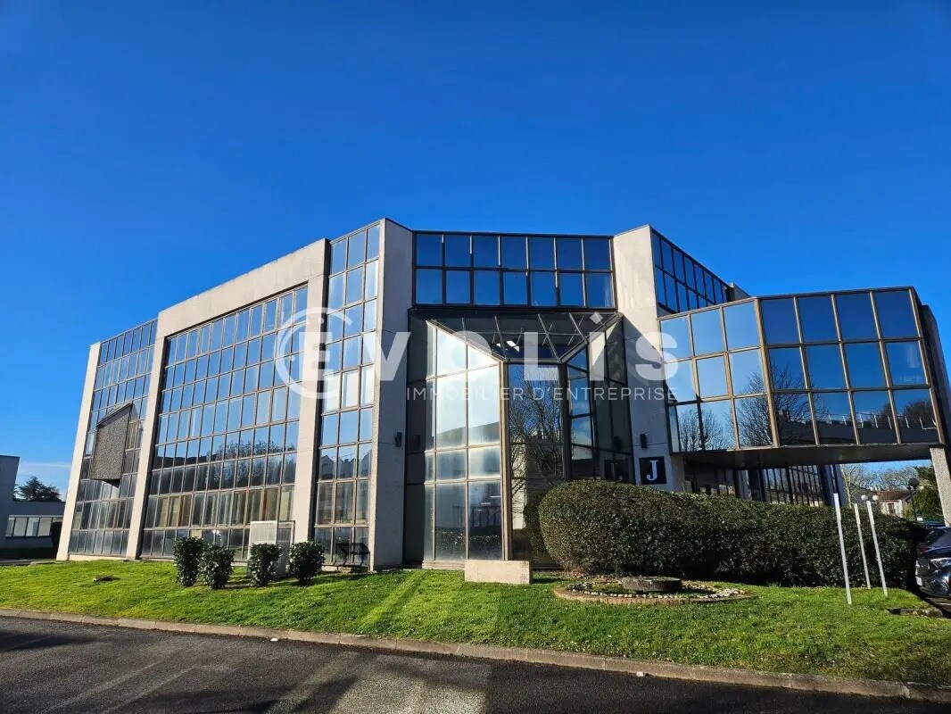 Office in Les Ulis for lease Building Photo- Image 1 of 9
