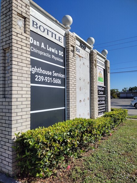 3660 Central Ave, Fort Myers, FL à louer - Photo du bâtiment - Image 3 de 6