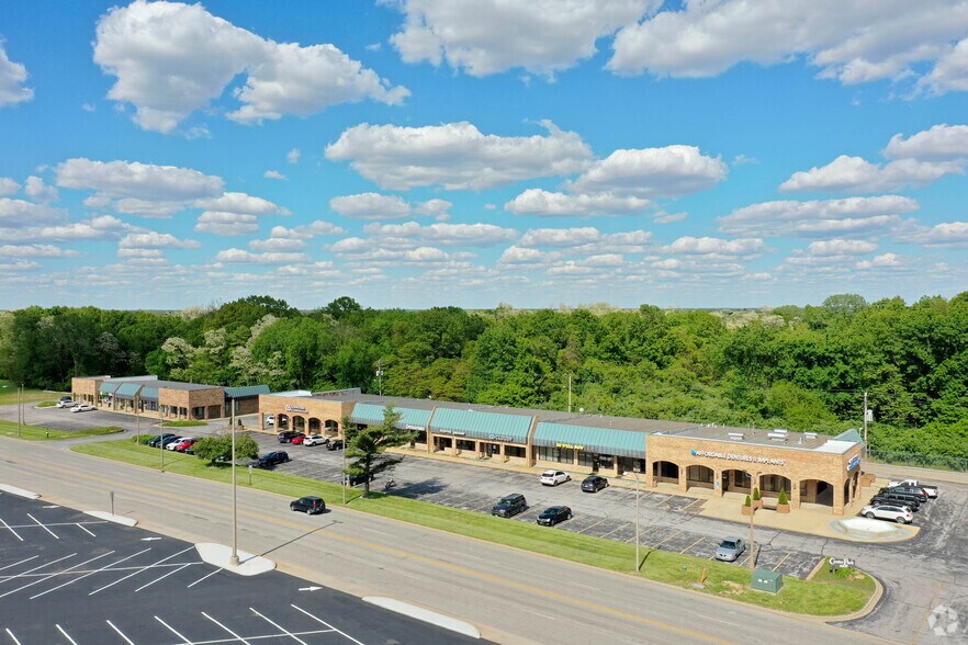 215 E Center Dr, Alton, IL à louer - Photo du bâtiment - Image 3 de 4