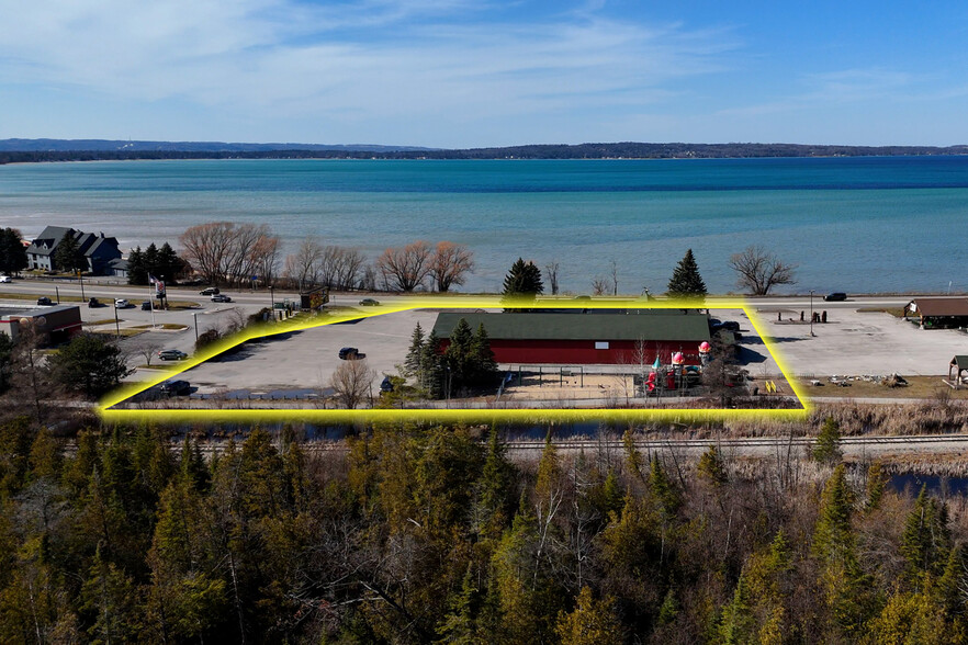 4290 N US Highway 31 N, Traverse City, MI à vendre - Photo du bâtiment - Image 1 de 32