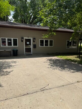 Plus de détails pour 424 E Mill Ave, Pelican Rapids, MN - Bureau à louer