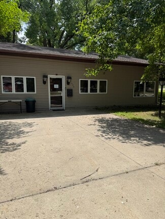 Plus de détails pour 424 E Mill Ave, Pelican Rapids, MN - Bureau à louer