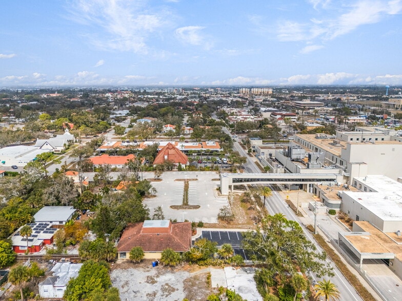 540 Nokomis Ave S, Venice, FL for sale - Building Photo - Image 3 of 18