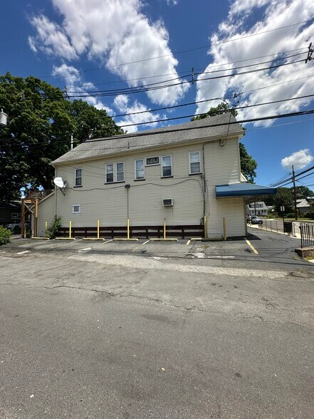213 Van Winkle Ave, Hawthorne, NJ à vendre - Photo du bâtiment - Image 2 de 6