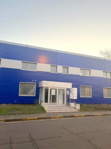 Industrial in Achères for sale - Building Photo - Image 1 of 28
