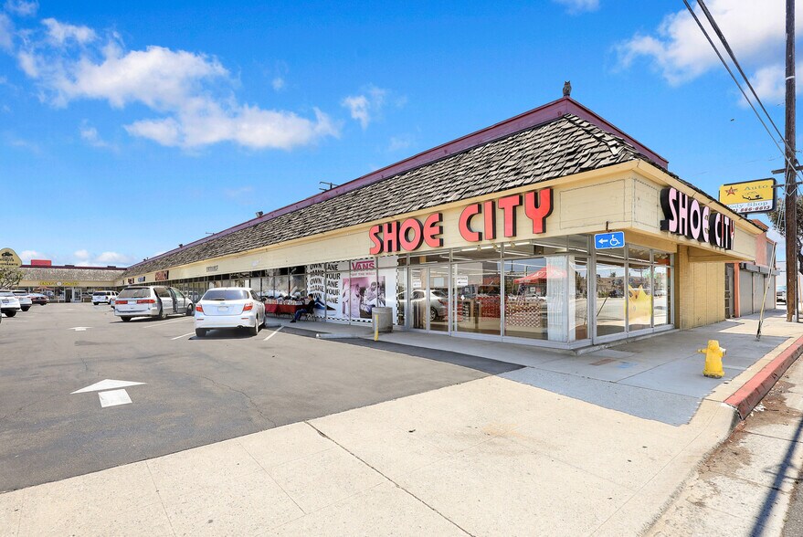 17401-17429 Bellflower Blvd, Bellflower, CA à louer - Photo du bâtiment - Image 3 de 14