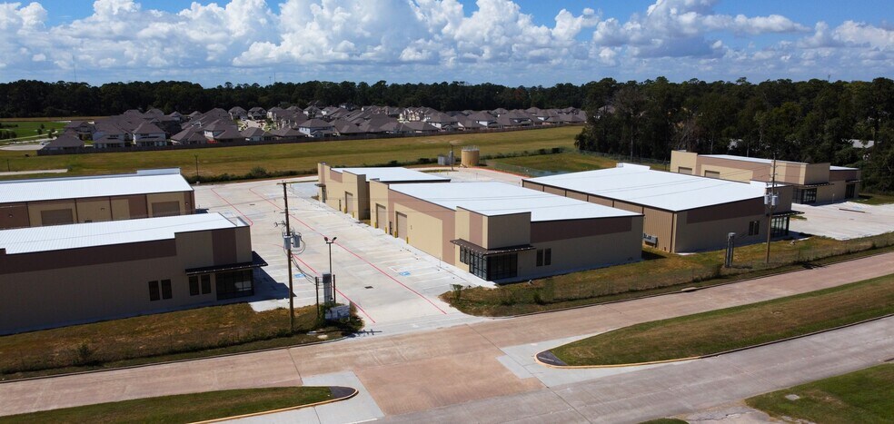 11811 Champion Forest Dr, Houston, TX à vendre - Photo du bâtiment - Image 2 de 4