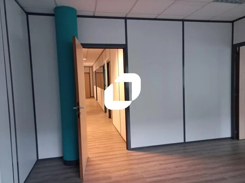 Bureau dans Lille à louer - Photo du bâtiment - Image 3 de 12