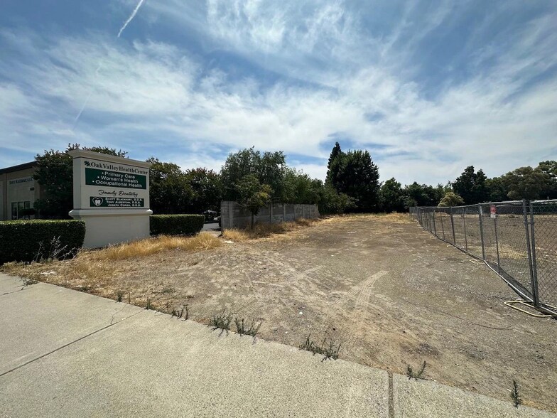 1425 F Street, Oakdale, CA for sale - Building Photo - Image 2 of 8