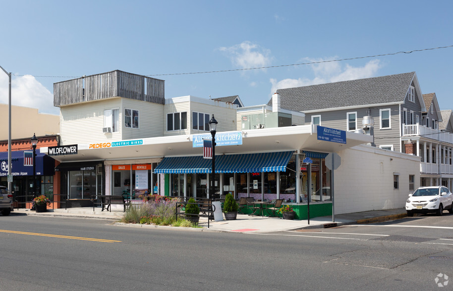 1106 Ocean Ave, Sea Bright, NJ for sale - Primary Photo - Image 1 of 1