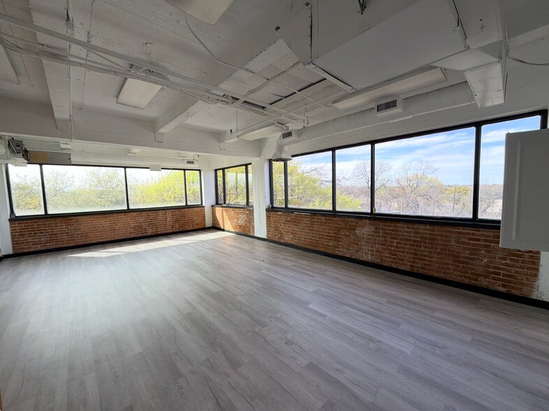 1005 W Jefferson Blvd, Dallas, TX à louer - Photo du bâtiment - Image 3 de 12