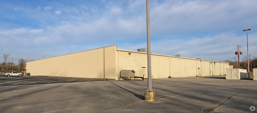 200 Town Mart, Clanton, AL for sale - Building Photo - Image 3 of 4