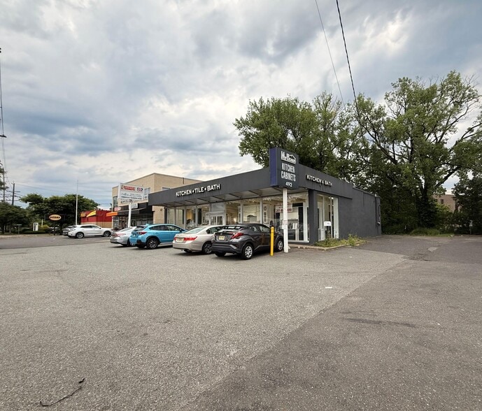 492 N Route 17, Paramus, NJ for lease - Building Photo - Image 1 of 5