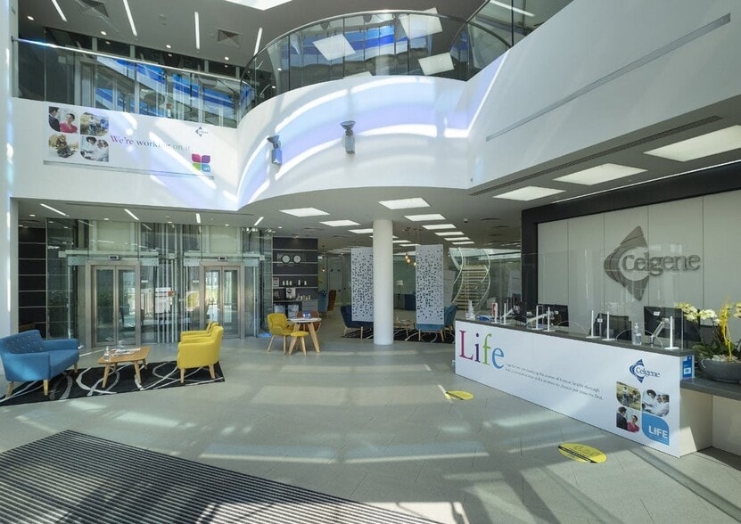 1 Longwalk Rd, Uxbridge for lease - Interior Photo - Image 3 of 8