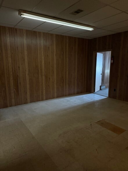 225 S Main St, McGregor, TX for lease - Building Photo - Image 3 of 9