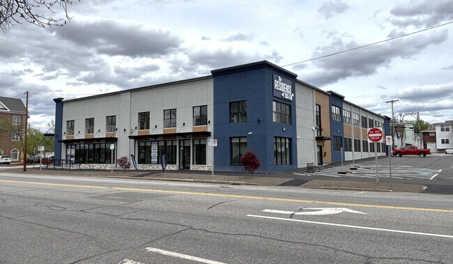 More details for 1555 Elm St, Manchester, NH - Retail for Lease