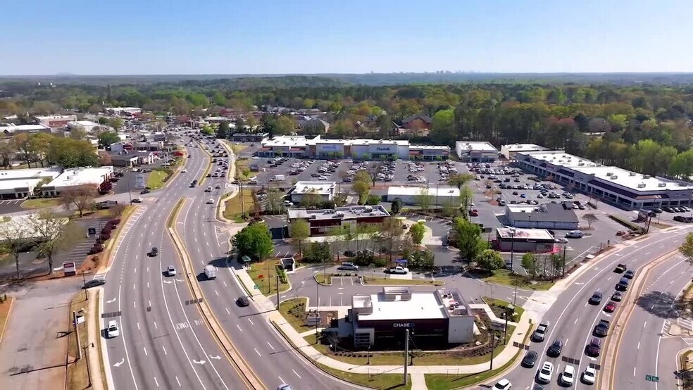 593-659 Holcomb Bridge Rd, Roswell, GA à louer - Vidéo sur l’inscription commerciale - Image 2 de 11