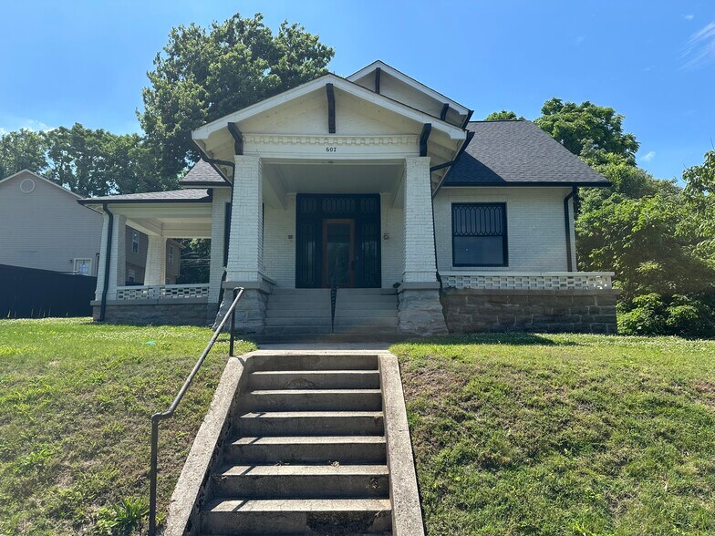 607 N High St, Columbia, TN à louer - Photo du bâtiment - Image 2 de 3