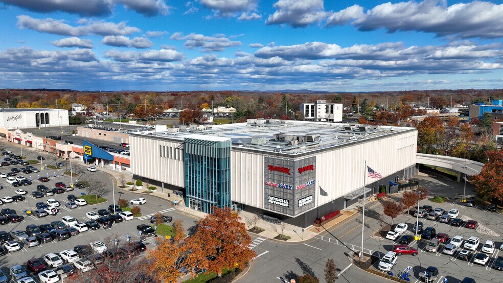 34 E Ridgewood Ave, Paramus, NJ à louer - Photo principale - Image 1 de 20
