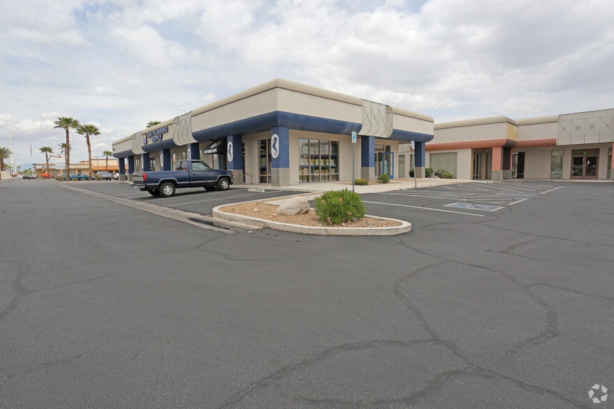 4296 S Durango Dr, Las Vegas, NV à vendre - Photo du bâtiment - Image 2 de 4