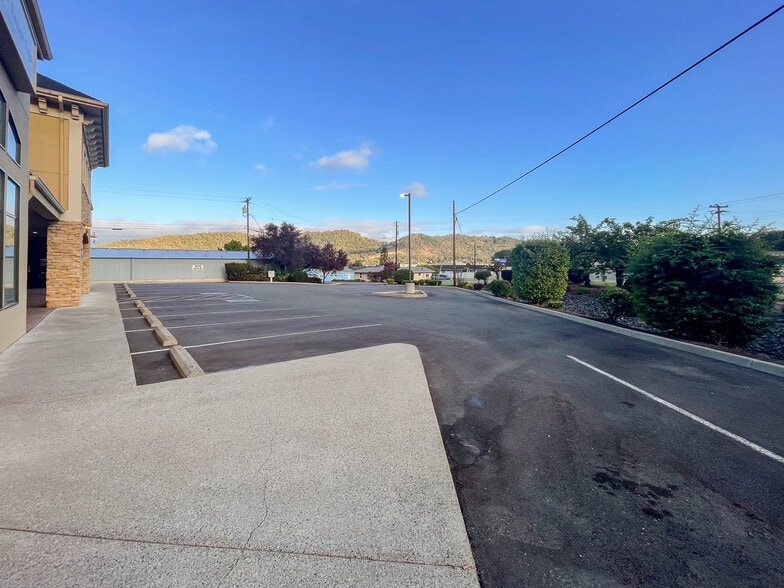 2198 NE Stephens St, Roseburg, OR for sale - Building Photo - Image 2 of 48