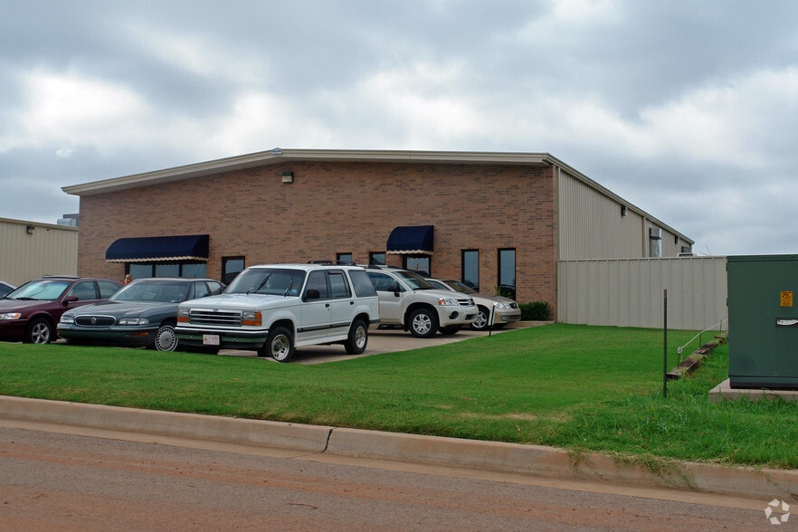 13919 N Harvey Ave, Edmond, OK for lease - Building Photo - Image 3 of 11