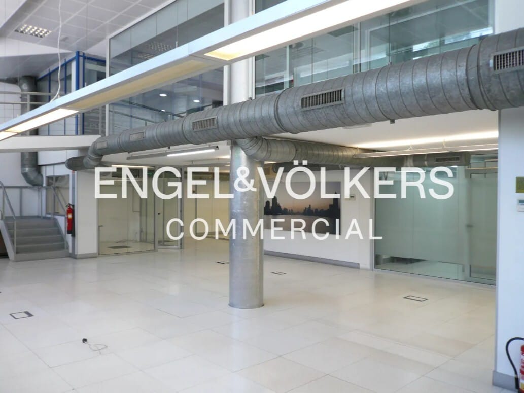 Retail in Barcelona, Barcelona for lease Interior Photo- Image 1 of 5