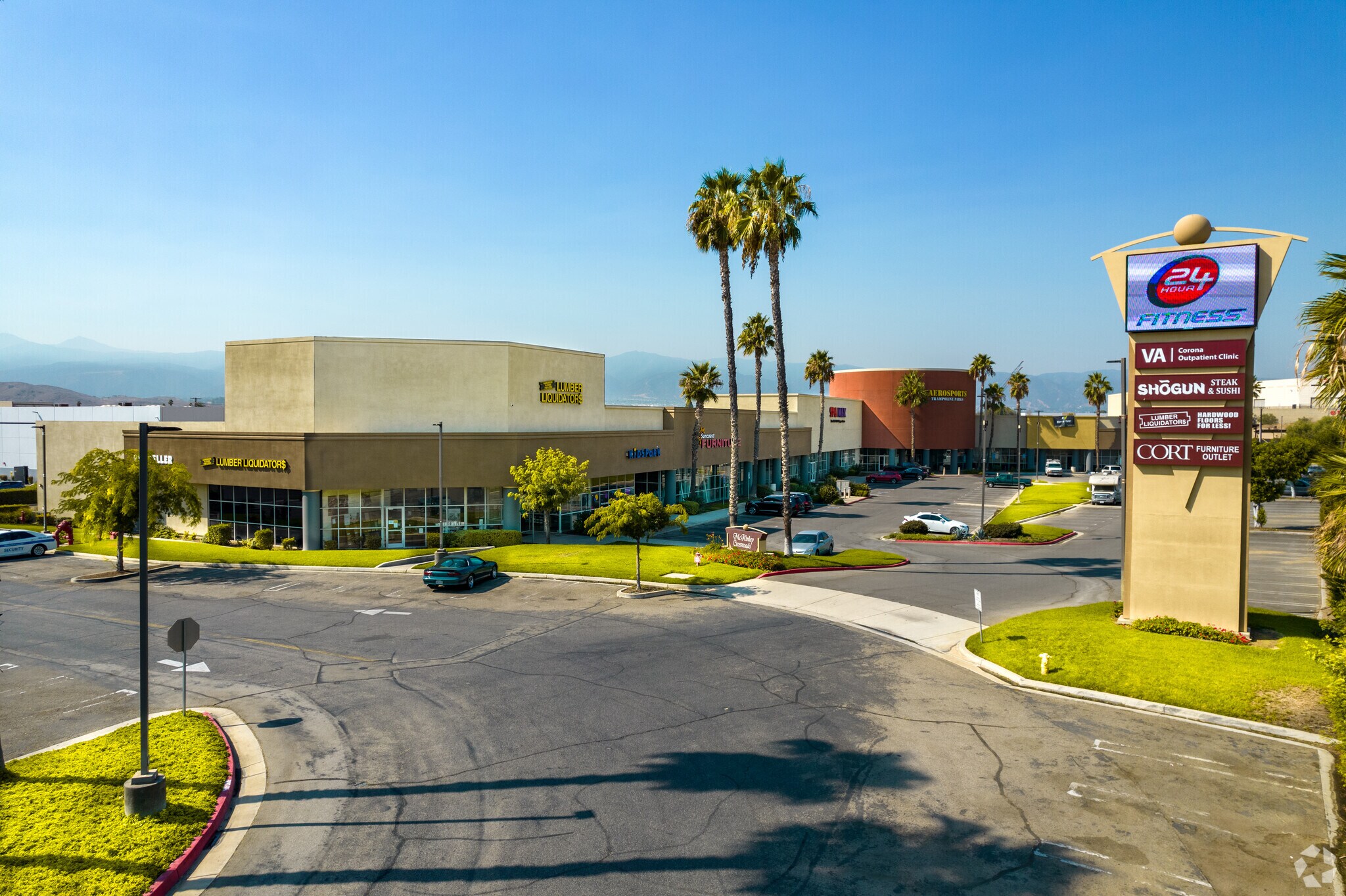 280 Teller St, Corona, CA à vendre Photo principale- Image 1 de 8