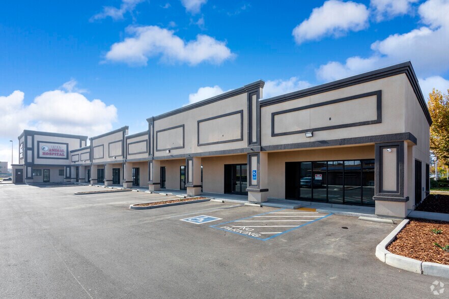 1863 W Lacey Blvd, Hanford, CA for lease - Building Photo - Image 3 of 6