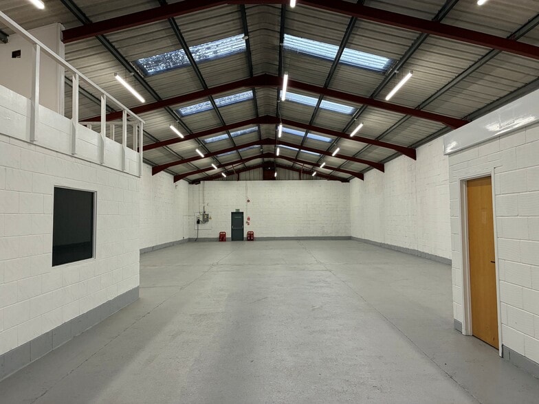 The Long Barn, Norton Farm, Selborne Rd, Alton for lease - Building Photo - Image 3 of 6