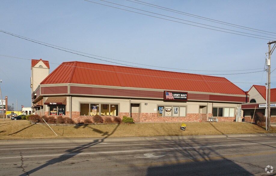 2223-2323 Louisiana St, Lawrence, KS à louer - Photo du bâtiment - Image 2 de 9