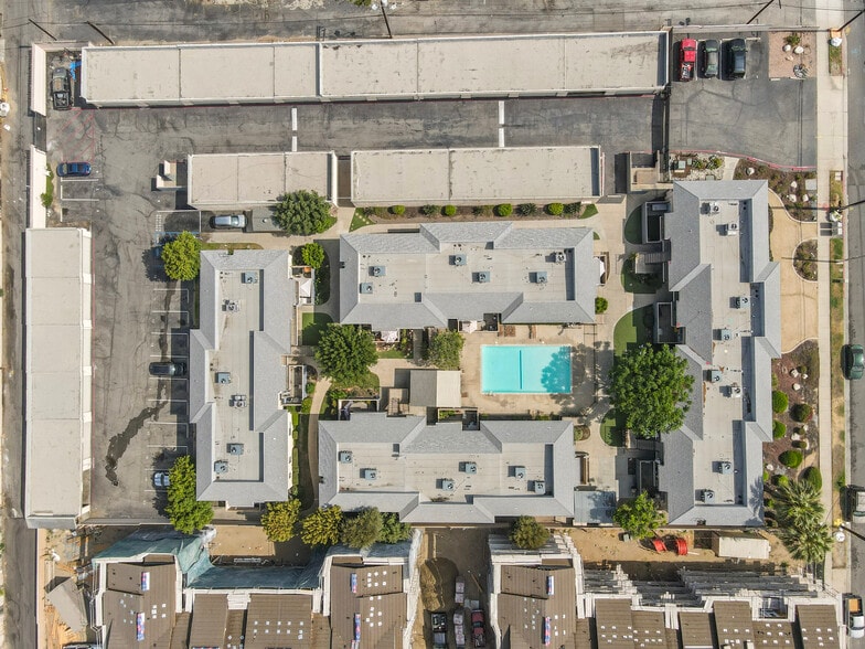 1429 N Grove Ave, Ontario, CA à vendre - Photo du bâtiment - Image 2 de 13