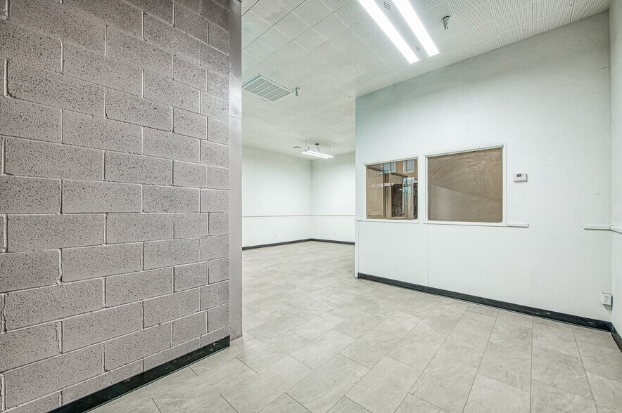 135 Van Ness Ave, Fresno, CA à louer - Hall d’entrée - Image 3 de 28