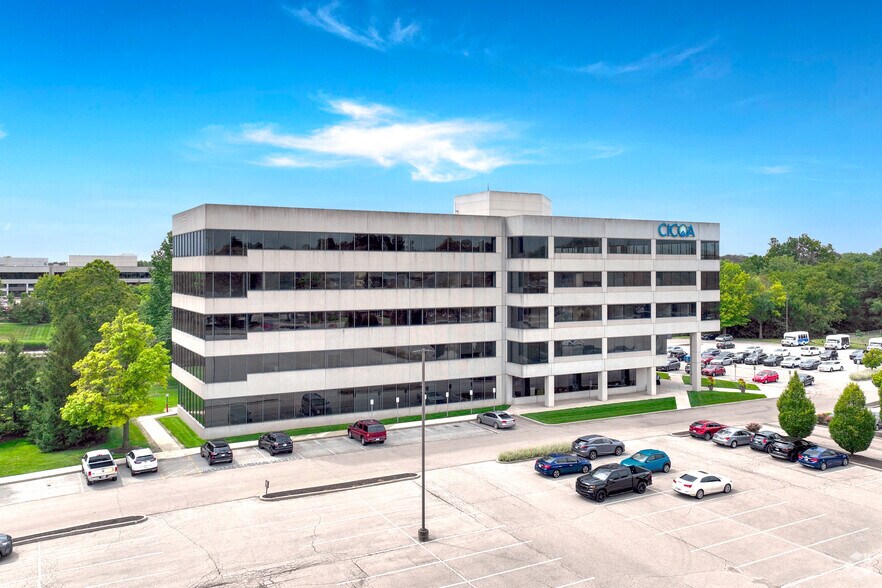 8440 Woodfield Crossing Blvd, Indianapolis, IN à louer - Photo du bâtiment - Image 3 de 17