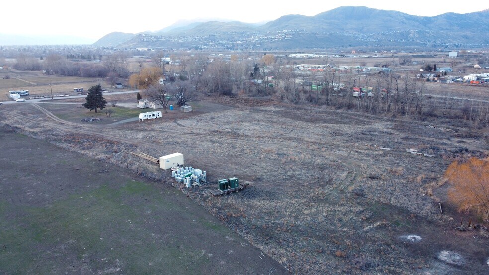1207 Salish Rd, Kamloops, BC à vendre - Photo du bâtiment - Image 3 de 8